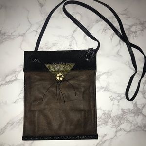 Sleek leather crossbody bag